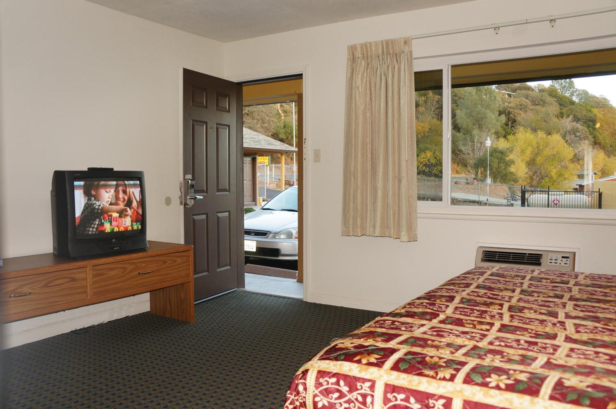 Lake Marina Motel 3*
